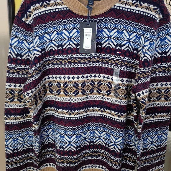 Tommy Hilfiger Men's Blue and Burgundy Patterned Crewneck Sweater